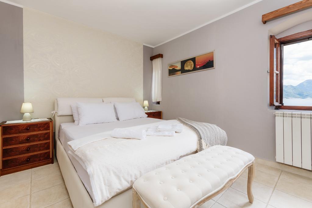Villa Luxury Stone On The Sea With Private Pool And View 코토르 외부 사진